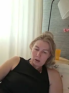 stellahere8 live XXX chat