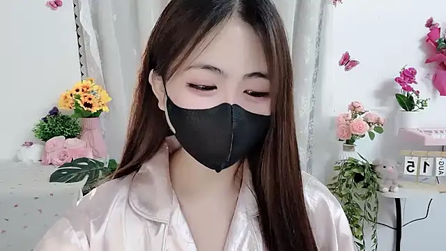 MIJ-Uwuu Chat XXX in diretta