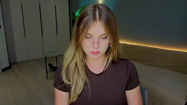 linakorvin's Live XXX Chat