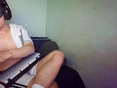 boyhigh1997 Show Webcam