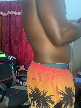 Pornhouse420 Adlı Modelin Canlı XXX Sohbeti