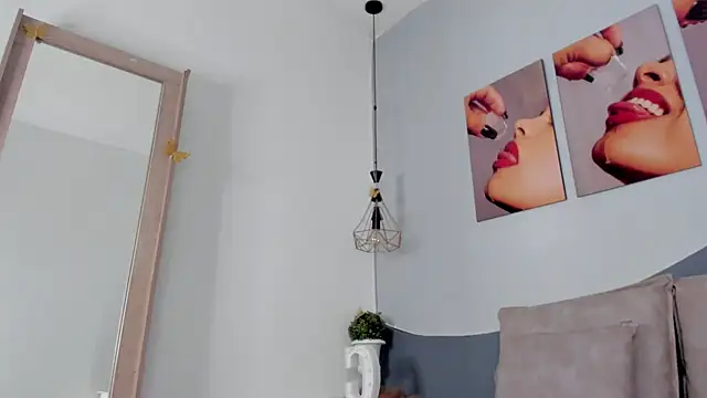 XXX chat uživo modela CannelaSmith