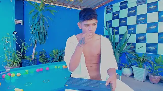 Chat +18 de nova_mitchell7 ao vivo