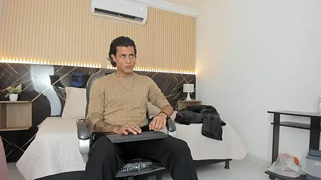 عرض كام Damian_romanoff_