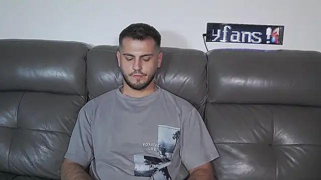 CrazyDom1 Adlı Modelin Canlı XXX Sohbeti