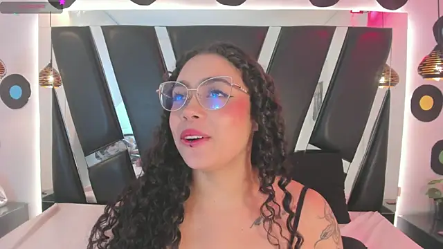 antonelllepiercee Chat XXX live