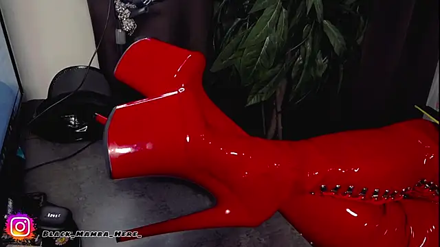 QueenOfUrKink Adlı Modelin Canlı XXX Sohbeti