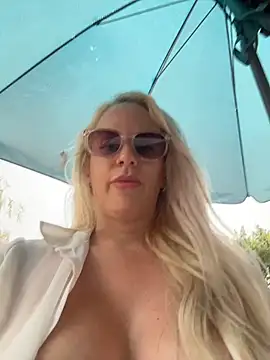 June695_ Live XXX-chat