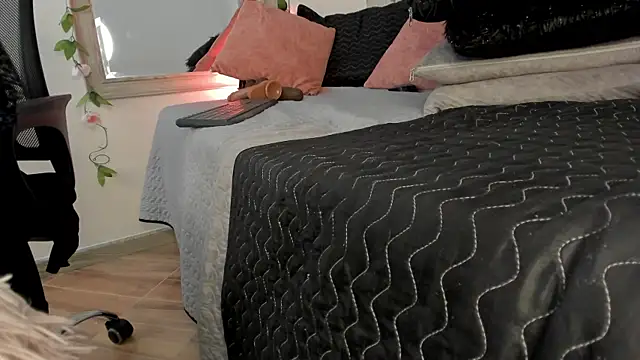 Bella_desi_ Adlı Modelin Canlı XXX Sohbeti