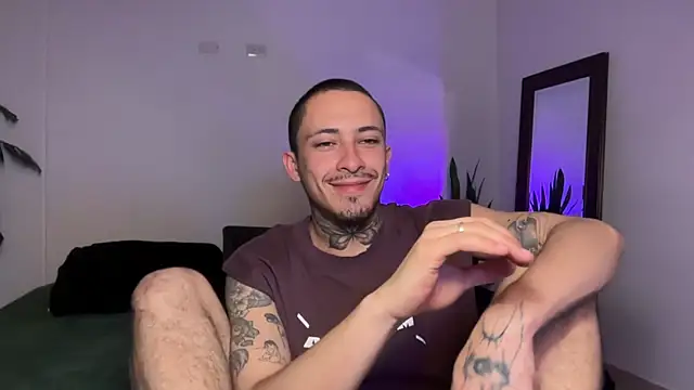 Noah_and_Steven élő XXX-chatje