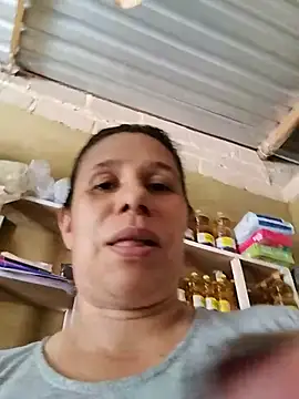 MIA-LARIOS – Naživo XXX chat