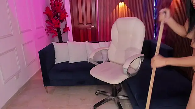 Chat +18 de Kloee_brown ao vivo