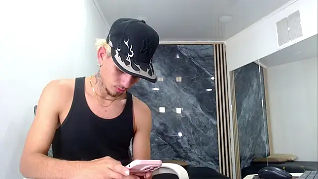 NoahDant's Live XXX Chat