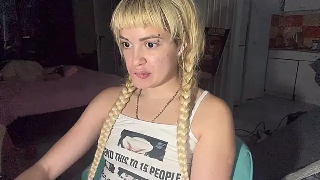 MagalyEssinger Live XXX-chat