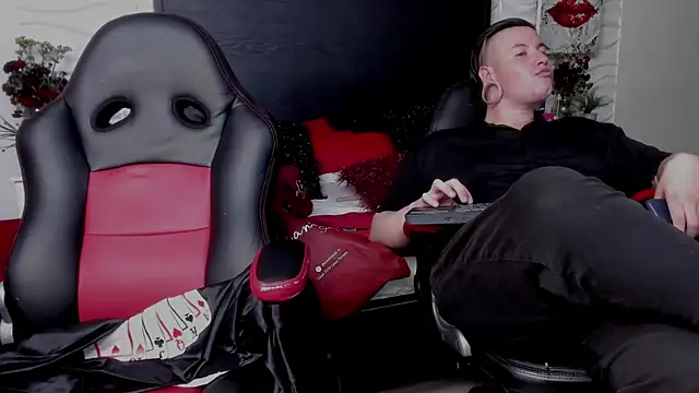 Chat +18 de inkedsinners_ ao vivo