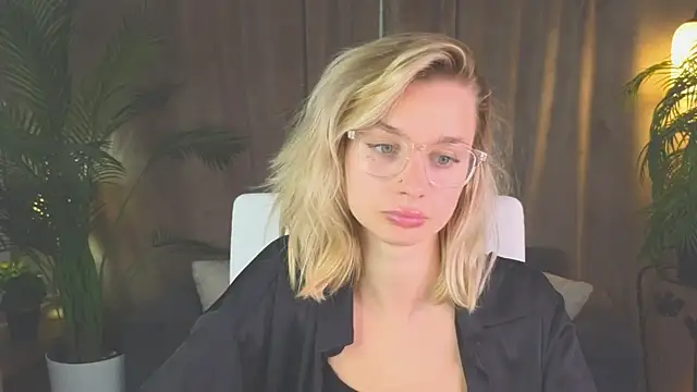 NoraMoreau Chat XXX in diretta