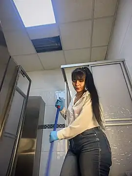 LuxeBrunetteXXX 现场XXX聊天