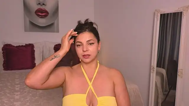 LoveMika32 Adlı Modelin Canlı XXX Sohbeti