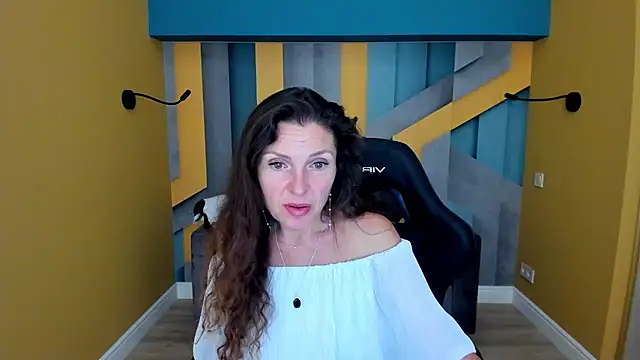 EllaLong Chat XXX in diretta