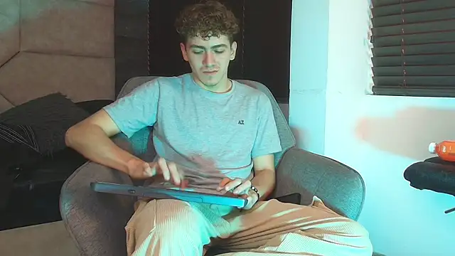 Tyler_Mcrey: онлайн-секс-чат