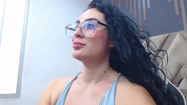 MartinaaFit Adlı Modelin Canlı XXX Sohbeti