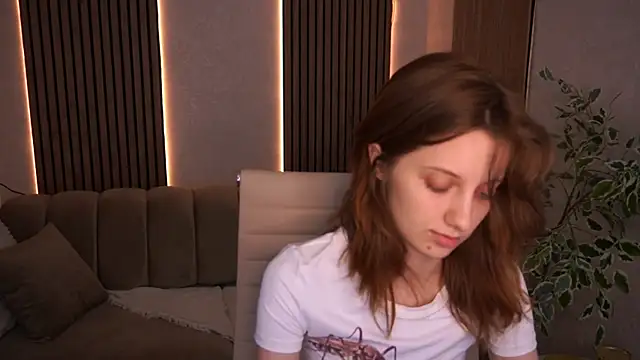 CuteeFoxy's Live XXX Chat