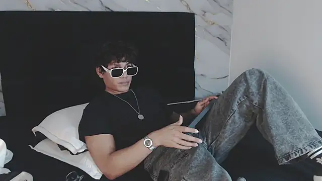 MaximilianRoth Adlı Modelin Canlı XXX Sohbeti