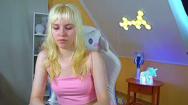 HannahHollis' Live XXX Chat