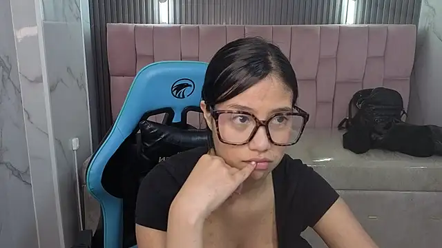 Chat +18 de Eimy18_b ao vivo
