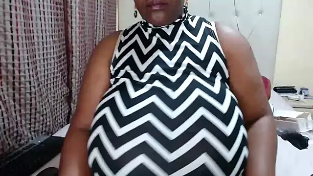 CHOCOLATEDARKBUSTYX's Live XXX Chat