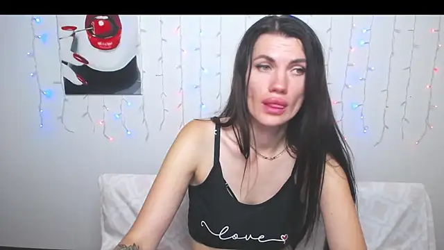 MilaLoona Chat XXX in diretta