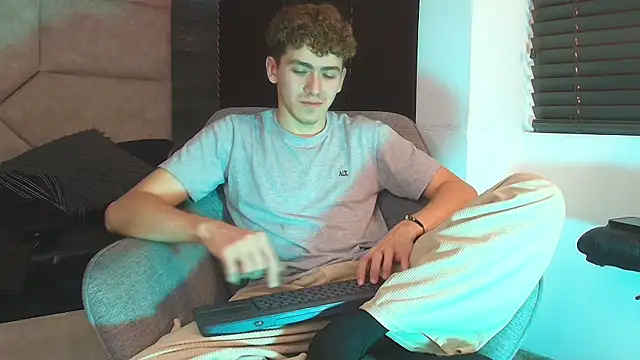 Tyler_Mcrey: онлайн-секс-чат