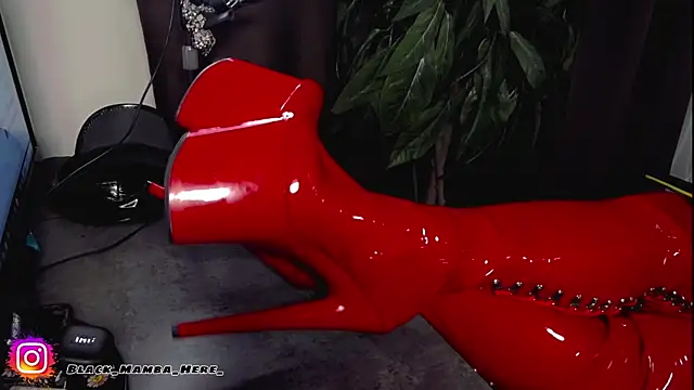 QueenOfUrKink's Live XXX Chat