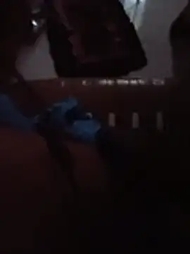 sura23boy: διαδικτυακό σόου στην κάμερα