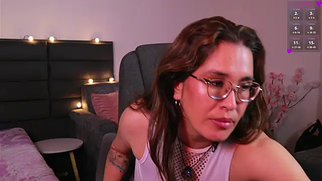 kathieandpovcock1 라이브 XXX 채팅