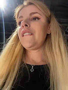Chat XXX en directo de HarrietDart