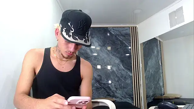 NoahDant live XXX chat