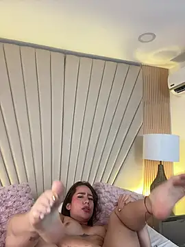 MiaBerry_ Adlı Modelin Canlı XXX Sohbeti