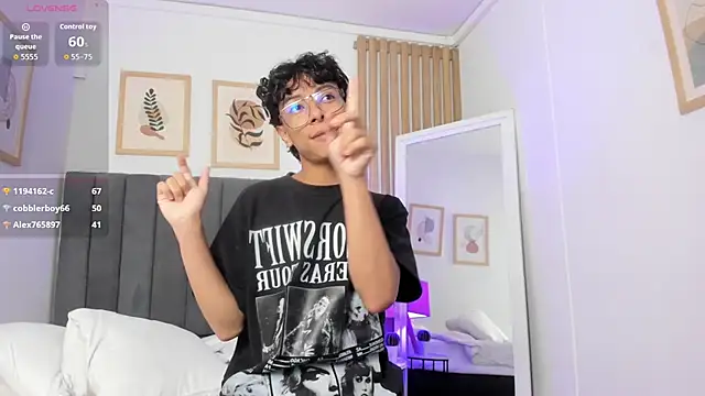 Adams__Bobby élő XXX-chatje
