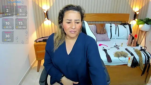 צ'אט XXX בשידור חי של luciana_ballesteros_
