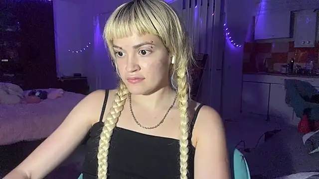 MagalyEssinger's Live XXX Chat