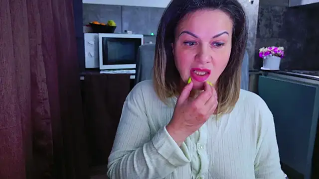 Chat XXX en directo de MishaMILF