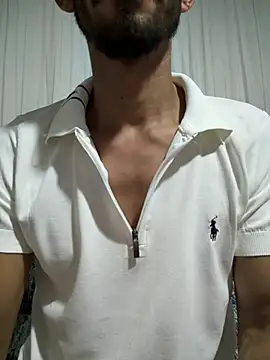 Yanlizkurt09 élő XXX-chatje