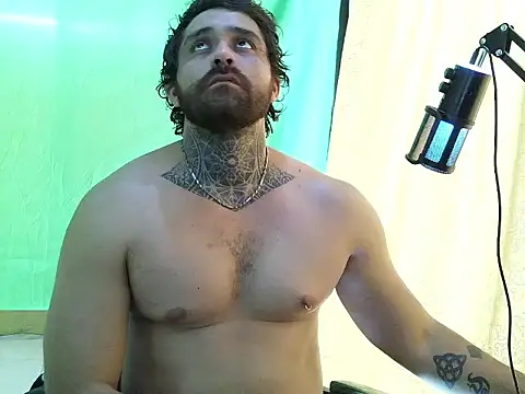 aronmiller404 live XXX chat
