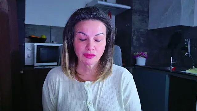 Chat XXX en directo de MishaMILF