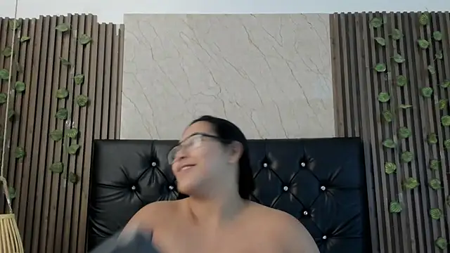 DeepandCurvy Chat XXX live