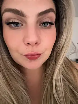 XXX chat uživo modela Blondique