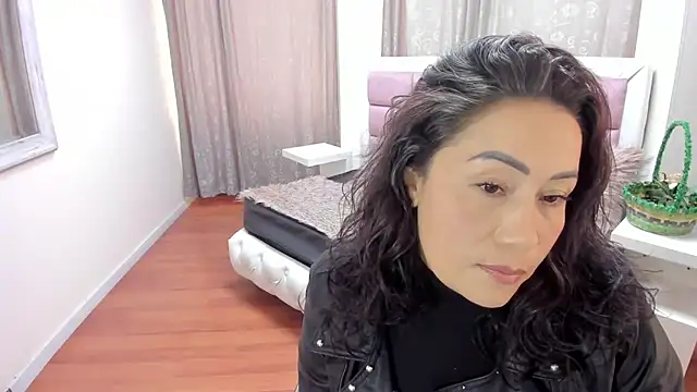 Chat +18 de gaby_trent ao vivo