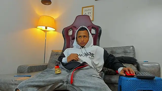 supreme_badboy2 live XXX chat