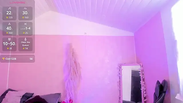 Chatroom XXX en direct de Emily_Roussee
